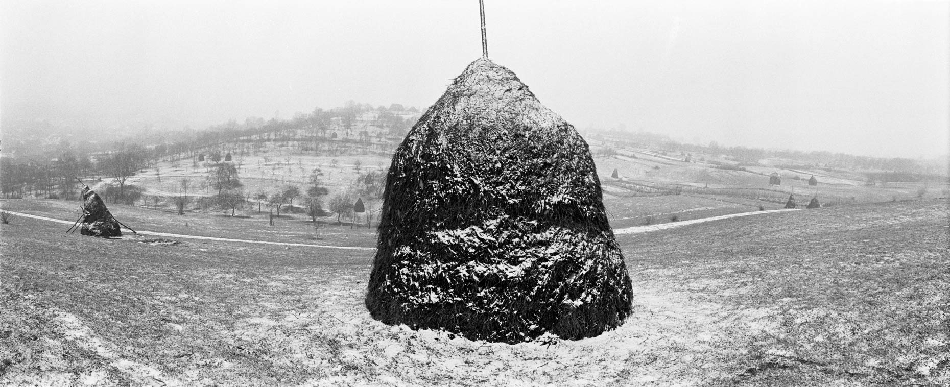 031_Valeni_snow_haystack_pano_2-001